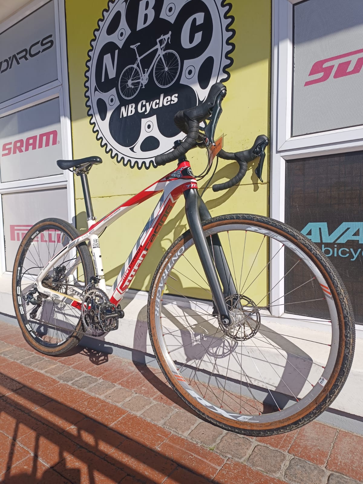 700 X 43C TITAN CARBON GRAVEL